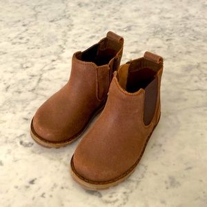 Brown toddler Ugg boots size 6